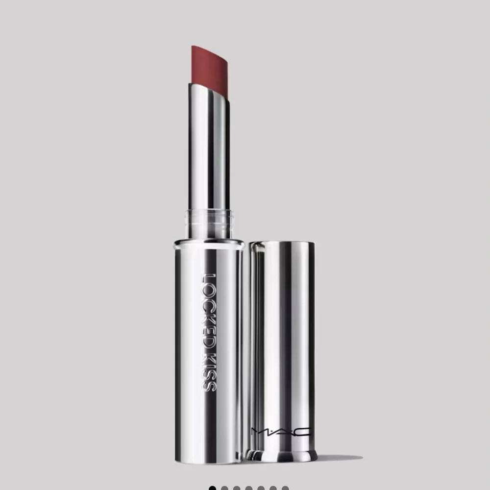 MAC VICIOUS Locked KISS Bold Crimson Lipstick
